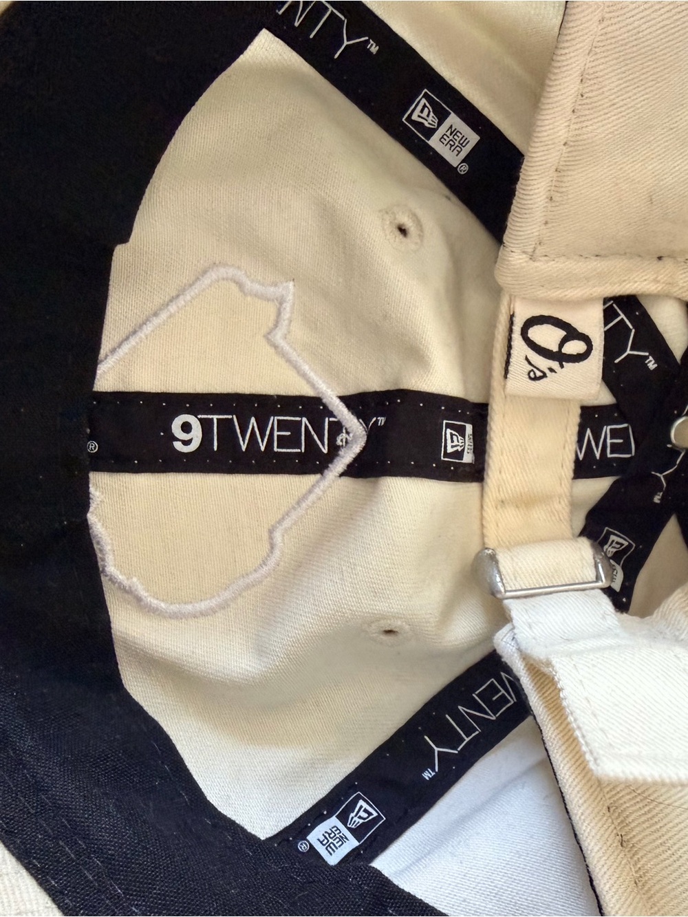 New Era Cream 9TWENTY Adjustable Baseball Cap with White Stitching - Picture 3 of 3